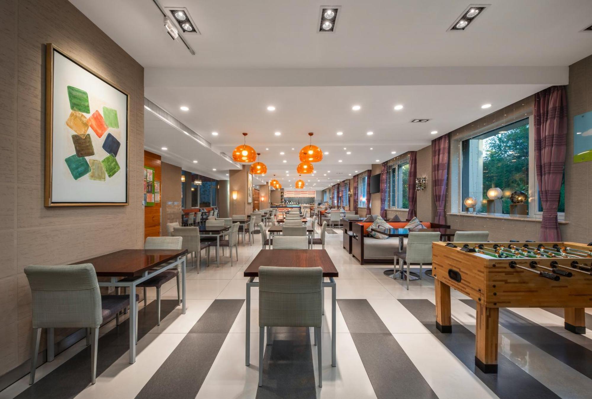 Holiday Inn Express Shangdi Beijing By Ihg L Next To Yuanmingyuan Park & Subway & Qinghe Railway Station & Beijing Sport University L Taxi 15 Minutes To Summer Palace & Peking University & Tsinghua University L 20 Minutes To Badaling Great Wall By Ra Εξωτερικό φωτογραφία