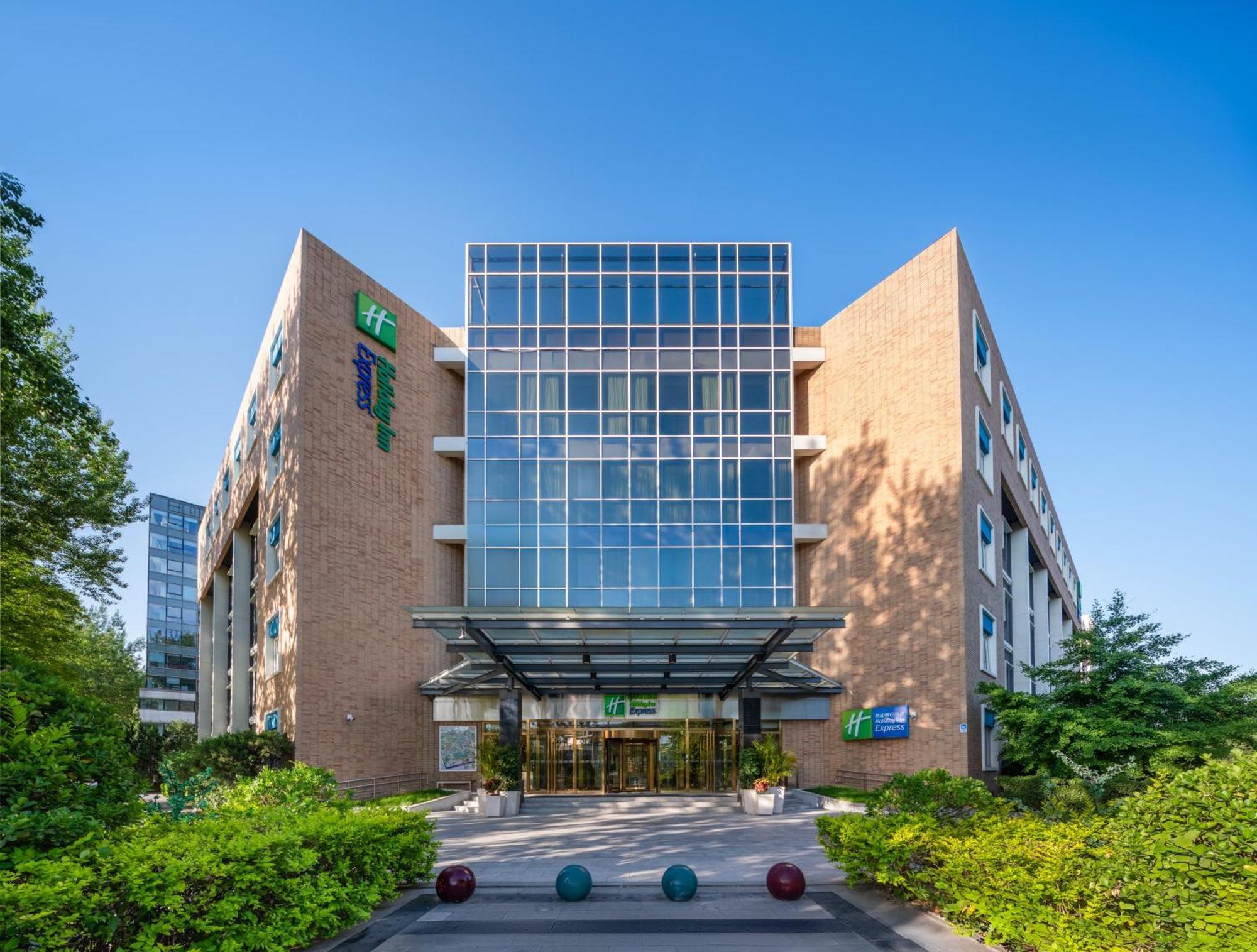 Holiday Inn Express Shangdi Beijing By Ihg L Next To Yuanmingyuan Park & Subway & Qinghe Railway Station & Beijing Sport University L Taxi 15 Minutes To Summer Palace & Peking University & Tsinghua University L 20 Minutes To Badaling Great Wall By Ra Εξωτερικό φωτογραφία